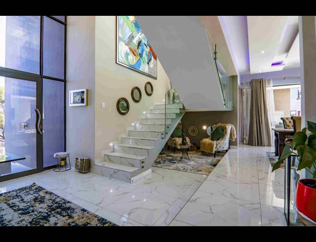 6 BEDROOM HOUSE FOR SALE IN COPPERLEAF ESTATE